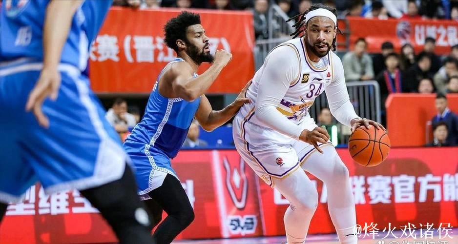 萨林杰封盖三分,长传助攻反击,奎因单手劈扣霸气收尾! 萨林杰封盖三分,长传助攻反击,奎因单手劈扣霸气收尾!