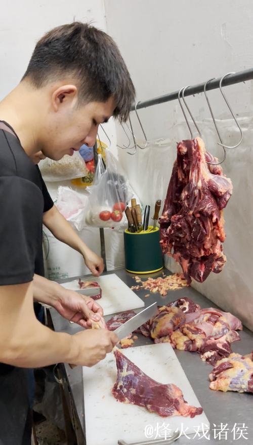 25岁职业球员改行卖肠粉:对中国足球死心了 25岁职业球员改行卖肠粉:对中国足球死心了