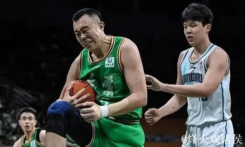 韩德君17分辽宁胜广州 郭艾伦领取冠军戒指 韩德君17分辽宁胜广州 郭艾伦领取冠军戒指